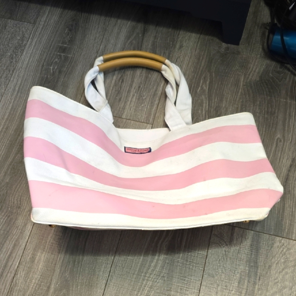 Vineyard Vines Pink and Cream Striped Tote. Great for the beach...